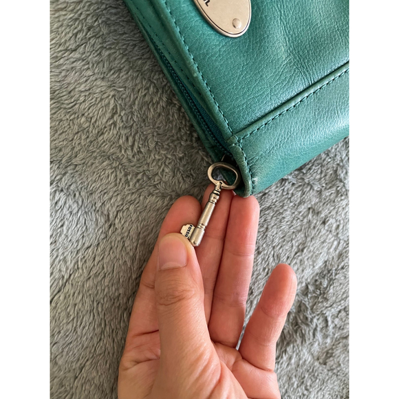 Y2K Leather Turquoise fossil zip case - Picture 3 of 4